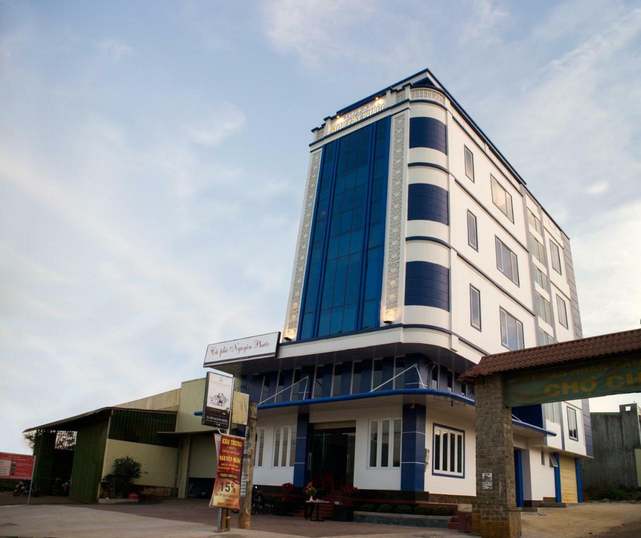 Hotel Nguyen Phuoc Pleiku Exterior foto
